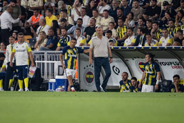 Fenerbahce v Sturm Graz - UEFA Champions League ISTANBUL, TURKIYE - AUGUST 05: Fenerbahce head coach Ismail Kartal watches the action during the UEFA Champions League third qualifying round first leg match between Fenerbahce and Sturm Graz at Chobani Stadium in Istanbul, Turkiye, on August 05, 2026. Celal Gunes Anadolu Istanbul Turkey. Editorial use only. Please get in touch for any other usage.  Copyright: x2026xAnadoluxCelalxGunesx