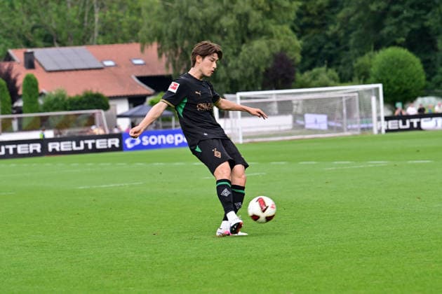 05.08.2026; Rottach-Egern; Fussball, Herren, Saison 2026 2027, Testspiel FC Rottach-Egern vs. Borussia Moenchengladbach Daiki Hashioka (Gladbach) DFL regulations prohibit any use of photographs as image sequences and or quasi-video. Stadion Am Birkenmoos Bayern Deutschland