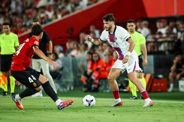 Khvicha Kvaratskhelia (PSG Paris Saint-Germain) controls the ball during the during the pre-season friendly match between RCD Mallorca and Paris Saint-Germain at Estadi Son Moix on August 5, 2026 in Palma de Mallorca, Spain. (Photo by Xavi Bonilla DeFodi Images) -