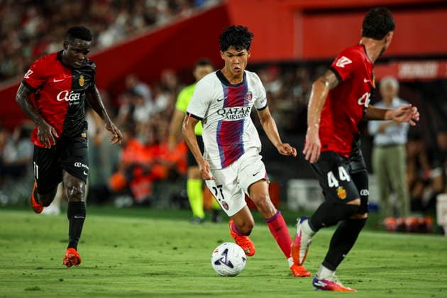 Dro Fernandez (PSG Paris Saint-Germain) controls the ball during the during the pre-season friendly match between RCD Mallorca and Paris Saint-Germain at Estadi Son Moix on August 5, 2026 in Palma de Mallorca, Spain. (Photo by Xavi Bonilla DeFodi Images) -