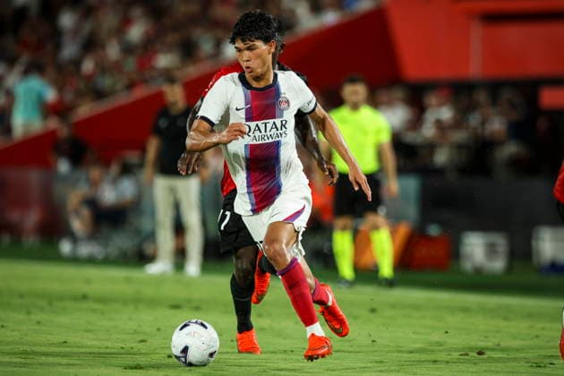 Dro Fernandez (PSG Paris Saint-Germain) controls the ball during the during the pre-season friendly match between RCD Mallorca and Paris Saint-Germain at Estadi Son Moix on August 5, 2026 in Palma de Mallorca, Spain. (Photo by Xavi Bonilla DeFodi Images) -