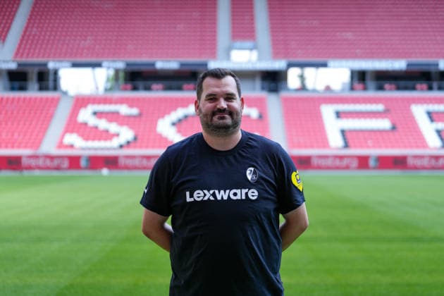 Max Beckmann (SC Freiburg, Zeugwart); SC Freiburg; 1.BL, Bundesliga, Porträttermin 2026 2027 Freiburg Europa-Park Stadion Baden-Wuerttemberg Deutschland Copyright: AA_STEINSIEK.CH