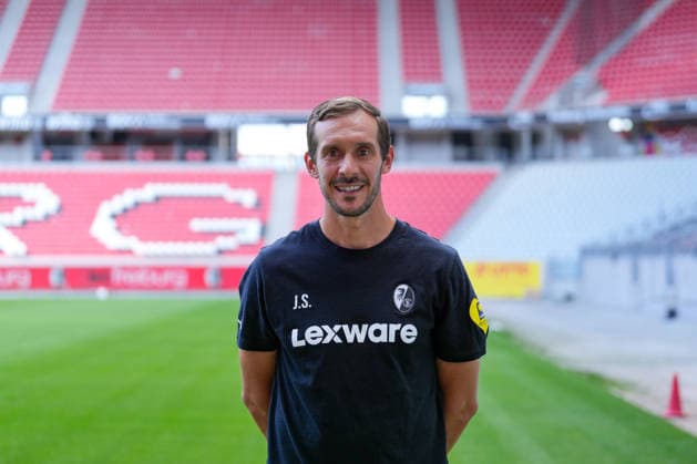 Julian Schuster (SC Freiburg, Trainer); SC Freiburg; 1.BL, Bundesliga, Porträttermin 2026 2027 Freiburg Europa-Park Stadion Baden-Wuerttemberg Deutschland Copyright: AA_STEINSIEK.CH