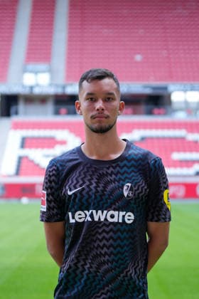 Mio Backhaus (SC Freiburg, 01); SC Freiburg; 1.BL, Bundesliga, Porträttermin 2026 2027 Freiburg Europa-Park Stadion Baden-Wuerttemberg Deutschland Copyright: AA_STEINSIEK.CH
