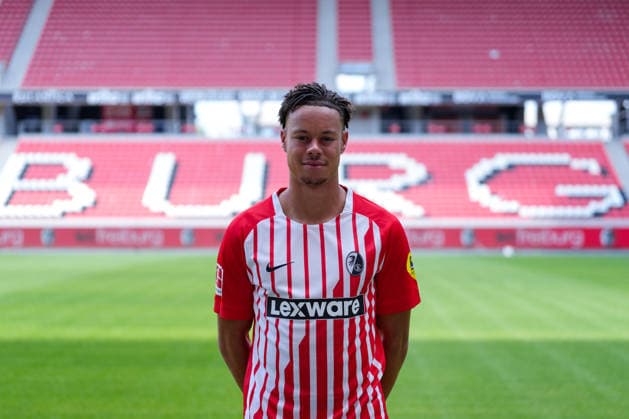 Derry Scherhant (SC Freiburg, 07); SC Freiburg; 1.BL, Bundesliga, Porträttermin 2026 2027 Freiburg Europa-Park Stadion Baden-Wuerttemberg Deutschland Copyright: AA_STEINSIEK.CH