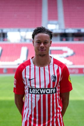 Derry Scherhant (SC Freiburg, 07); SC Freiburg; 1.BL, Bundesliga, Porträttermin 2026 2027 Freiburg Europa-Park Stadion Baden-Wuerttemberg Deutschland Copyright: AA_STEINSIEK.CH