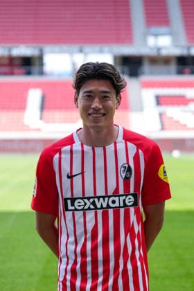 Yuito Suzuki (SC Freiburg, 14); SC Freiburg; 1.BL, Bundesliga, Porträttermin 2026 2027 Freiburg Europa-Park Stadion Baden-Wuerttemberg Deutschland Copyright: AA_STEINSIEK.CH