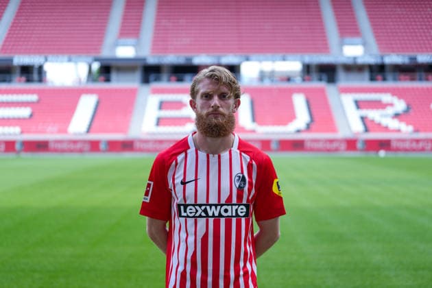 Niklas Beste (SC Freiburg, 19); SC Freiburg; 1.BL, Bundesliga, Porträttermin 2026 2027 Freiburg Europa-Park Stadion Baden-Wuerttemberg Deutschland Copyright: AA_STEINSIEK.CH