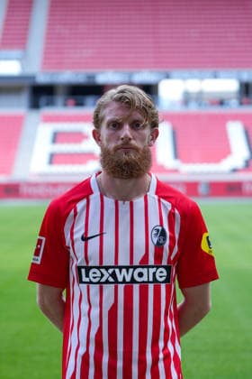 Niklas Beste (SC Freiburg, 19); SC Freiburg; 1.BL, Bundesliga, Porträttermin 2026 2027 Freiburg Europa-Park Stadion Baden-Wuerttemberg Deutschland Copyright: AA_STEINSIEK.CH