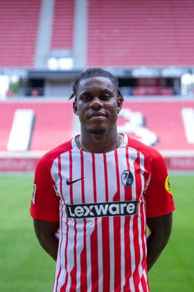 Cyriaque Irie (SC Freiburg, 22); SC Freiburg; 1.BL, Bundesliga, Porträttermin 2026 2027 Freiburg Europa-Park Stadion Baden-Wuerttemberg Deutschland Copyright: AA_STEINSIEK.CH