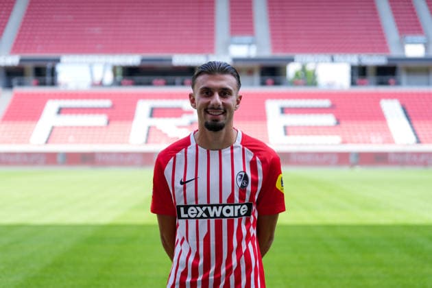 Berkay Yilmaz (SC Freiburg, 27); SC Freiburg; 1.BL, Bundesliga, Porträttermin 2026 2027 Freiburg Europa-Park Stadion Baden-Wuerttemberg Deutschland Copyright: AA_STEINSIEK.CH