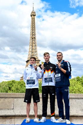 David Betlehem of Hungary, silver, Florian Wellbrock of Germany, gold, Gregorio Paltrinieri of Italy, bronze attend the medal ceremony of the open water swimming 5km Men Final during the European Aquatics Championships at the River Seine in Paris (France), August 5, 2026. Andrea Staccioli Deepbluemedia Insidefoto