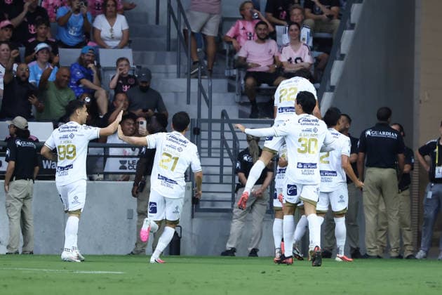 MIAMI, FL - AUGUST 05: AtlÃ tico San Luis players celebrat a goal in the first half during the Leagues Cup match between Inter Miami and Athletico de San Luis on Wednesday, August 5, 2026 at Nu Stadium in Miami, FL. (Photo by Peter Joneleit Icon Sportswire) SOCCER: AUG 05 Leagues Cup Miami vs Atletico de San Luis EDITORIAL USE ONLY Icon260805002