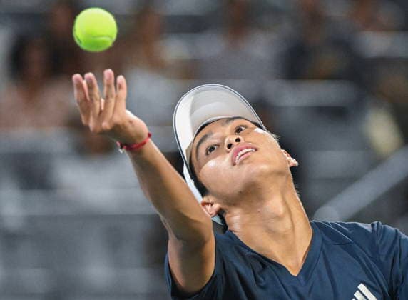 August 5, 2026, Montreal, Pq, Canada: Learner Tien of the United States serves to Gael Monfils of France during their second round match at the National Bank Open tennis tournament in Montreal, on Wednesday, August 5, 2026. Canada News - August 5, 2026  - ZUMAc35_ 20260805_zaf_c35_183 Copyright: xGrahamxHughesx