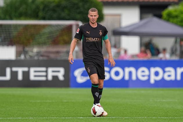 05.08.2026, xydrx, Fußball, Testspiel, FC Rottach-Egern - Borussia Mönchengladbach, Saison 2026 2027, Stadion am Birkenmoos: Nico Elvedi (Borussia Moenchengladbach, 30) DFB regulations prohibit any use of photographs as image sequences and or quasi-video. Copyright: HMBxMedia YannisxDreimann