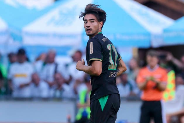 Jens Castrop (Borussia Moenchengladbach) schaut waehrend des Freundschaftsspiels zwischen dem FC Rottach-Egern und Borussia Moenchengladbach, Stadion Birkenmoos am 05. August 2026 in Rottach-Egern, Deutschland. (Foto von Marco Steinbrenner DeFodi Images) +++ Jens Castrop (Borussia Moenchengladbach) looks on during the Friendly match between FC Rottach-Egern and Borussia Moenchengladbach at Stadion Birkenmoos on August 5, 2026 in Rottach-Egern, Germany. (Photo by Marco Steinbrenner DeFodi Images) (Photo by Marco Steinbrenner DeFodi Images) -