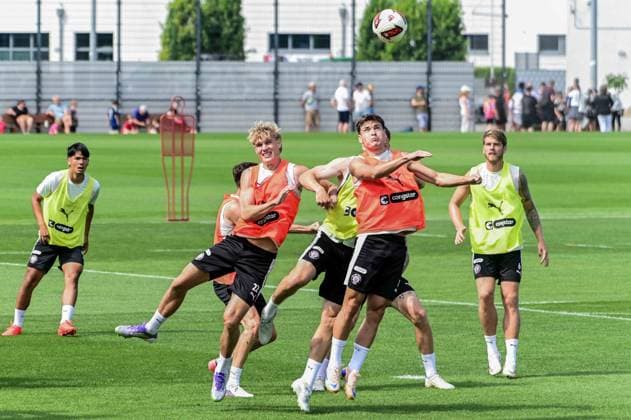 Sam Klein Arkadiusz Pyrka ( Pauli ) Deutschland , Hamburg , Trainingsgelände an der Kollaustrasse , Fussball , 2. Bundesliga , FC St Pauli