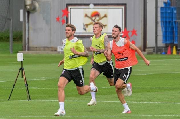 Lauftraining Spurt Sprint Marcus Mathisen Eric Smith Branimir Hrgota ( Pauli ) Deutschland , Hamburg , Trainingsgelände an der Kollaustrasse , Fussball , 2. Bundesliga , FC St Pauli