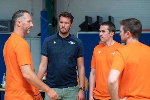 easycredit BBL Basketball Bundesliga 2026 2027 Medientraining Science City Jena am 06.08.2026 Die sportlichen Entscheidungsträger im Austausch v.li. Chef Trainer Steven Esterkamp, der gesignierte Sportdirektor Stephan Haukohl, Co Trainer Dominik Günthner, Co Trainer Patrick Carney Sparkassen Arena