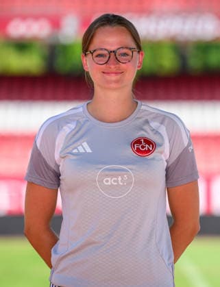 04.08.2026 - 1. FC Nürnberg FCN ( Club Clubfrauen ) - 1. Frauen Fussball Bundesliga BL - Saison 2026 2027 - Fototermin Porträttermin Vorstellung Präsentation Pressetermin - - xwoxzix - Einzelbild Einzelfoto Portrait Porträt Kopfbild - Dr. Lotta Hielscher ( Mannschaftsärztin 1. FC Nürnberg FCN )