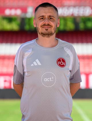 04.08.2026 - 1. FC Nürnberg FCN ( Club Clubfrauen ) - 1. Frauen Fussball Bundesliga BL - Saison 2026 2027 - Fototermin Porträttermin Vorstellung Präsentation Pressetermin - - xwoxzix - Einzelbild Einzelfoto Portrait Porträt Kopfbild - Alan Niksic ( Betreuer 1. FC Nürnberg FCN )