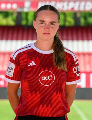 04.08.2026 - 1. FC Nürnberg FCN ( Club Clubfrauen ) - 1. Frauen Fussball Bundesliga BL - Saison 2026 2027 - Fototermin Porträttermin Vorstellung Präsentation Pressetermin - - xwoxzix - Einzelbild Einzelfoto Portrait Porträt Kopfbild - Charline Coutel (6, 1. FC Nürnberg FCN )