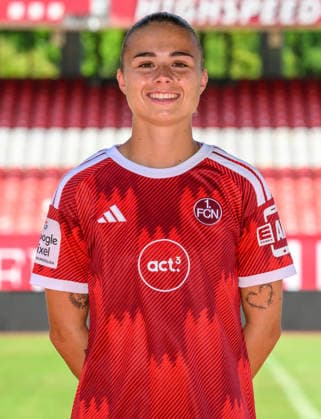04.08.2026 - 1. FC Nürnberg FCN ( Club Clubfrauen ) - 1. Frauen Fussball Bundesliga BL - Saison 2026 2027 - Fototermin Porträttermin Vorstellung Präsentation Pressetermin - - xwoxzix - Einzelbild Einzelfoto Portrait Porträt Kopfbild - Louna Lapassouse (99, 1. FC Nürnberg FCN )