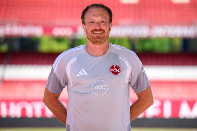 04.08.2026 - 1. FC Nürnberg FCN ( Club Clubfrauen ) - 1. Frauen Fussball Bundesliga BL - Saison 2026 2027 - Fototermin Porträttermin Vorstellung Präsentation Pressetermin - - xwoxzix - Einzelbild Einzelfoto Portrait Porträt Kopfbild - Prof. Dr. Werner Krutsch ( Mannschaftsarzt 1. FC Nürnberg FCN )