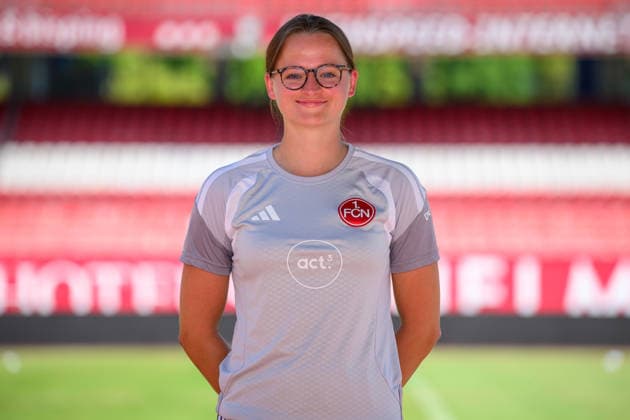04.08.2026 - 1. FC Nürnberg FCN ( Club Clubfrauen ) - 1. Frauen Fussball Bundesliga BL - Saison 2026 2027 - Fototermin Porträttermin Vorstellung Präsentation Pressetermin - - xwoxzix - Einzelbild Einzelfoto Portrait Porträt Kopfbild - Dr. Lotta Hielscher ( Mannschaftsärztin 1. FC Nürnberg FCN )