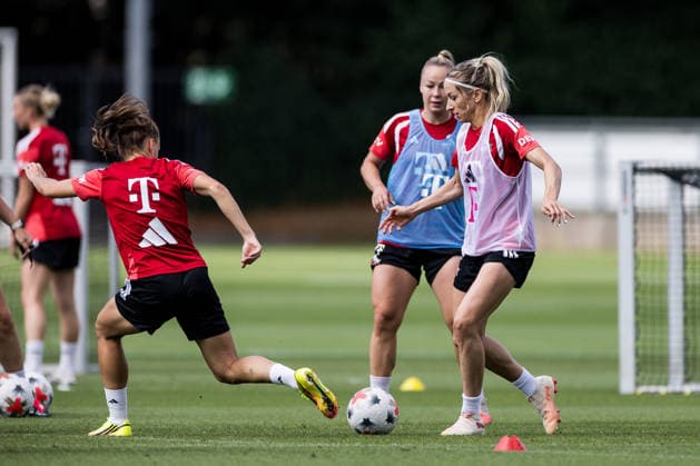 Training 1. FC Köln Frauen; 06.08.2026 KÖLN, DEUTSCHLAND - AUGUST 06: Kathrin Kathy Henrichs (1. FC Köln, 4) am Ball während einer Trainingseinheit der Frauen des 1. FC Köln auf Platz 7 des Geissbockheims am 06.08.2026 in Köln, Deutschland Copyright: xBEAUTIFULxSPORTS Wunderlx