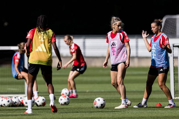 Training 1. FC Köln Frauen; 06.08.2026 KÖLN, DEUTSCHLAND - AUGUST 06: Kathrin Kathy Henrichs (1. FC Köln, 4) am Ball während einer Trainingseinheit der Frauen des 1. FC Köln auf Platz 7 des Geissbockheims am 06.08.2026 in Köln, Deutschland Copyright: xBEAUTIFULxSPORTS Wunderlx