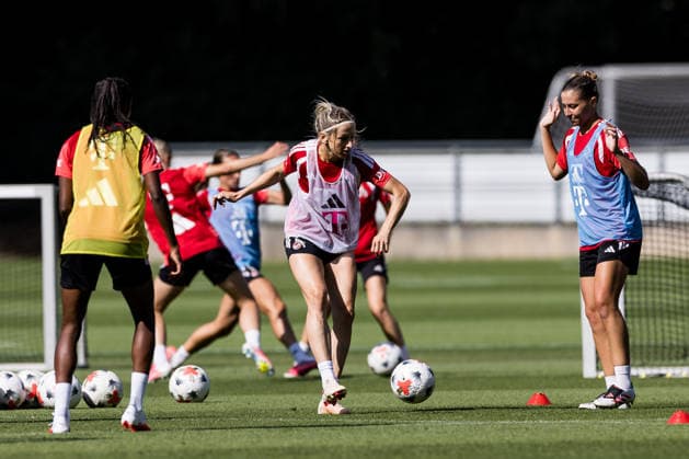 Training 1. FC Köln Frauen; 06.08.2026 KÖLN, DEUTSCHLAND - AUGUST 06: Kathrin Kathy Henrichs (1. FC Köln, 4) am Ball während einer Trainingseinheit der Frauen des 1. FC Köln auf Platz 7 des Geissbockheims am 06.08.2026 in Köln, Deutschland Copyright: xBEAUTIFULxSPORTS Wunderlx