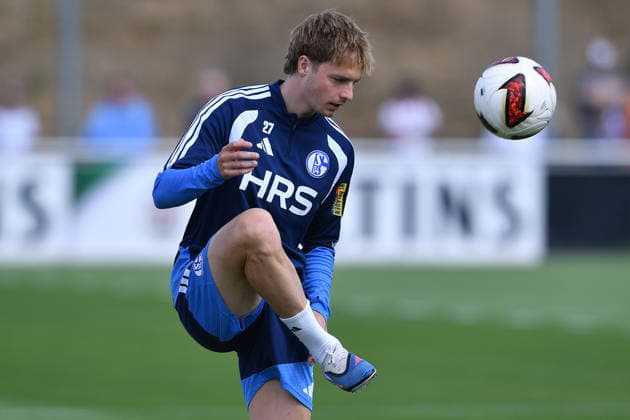 Fußball 1. Bundesliga Training FC Schalke 04 am 06.08.2026 auf dem Trainingsgelände an der Veltins Arena in Gelsenkirchen Finn Porath ( Schalke )