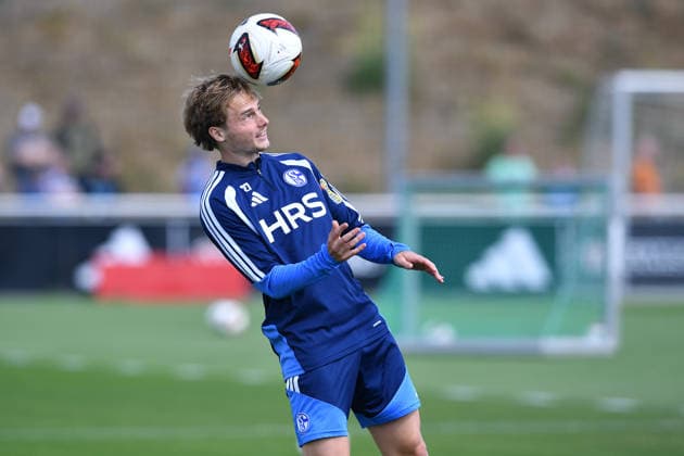 Fußball 1. Bundesliga Training FC Schalke 04 am 06.08.2026 auf dem Trainingsgelände an der Veltins Arena in Gelsenkirchen Finn Porath ( Schalke )