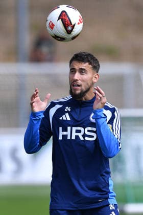 Fußball 1. Bundesliga Training FC Schalke 04 am 06.08.2026 auf dem Trainingsgelände an der Veltins Arena in Gelsenkirchen Adil Aouchiche ( Schalke )