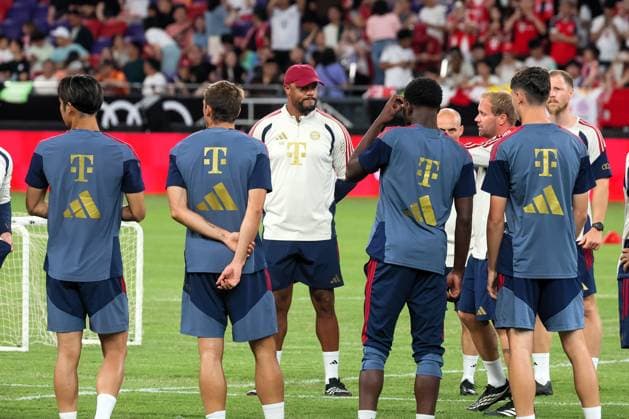 HKG, Vincent Kompany startet das Training, Training FC Bayern Muenchen in Kowloon, Hong Kong am 06. 08.2026, Saison 2026-27, Training FC Bayern Muenchen in Kowloon, Hong Kong am 06. 08.2026, Saison 2026-27 Hong Kong Copyright: xEibner-Pressefotox EP_JNL