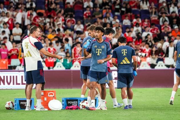 HKG, Abschlusstraining spielerisch, Trinpause für Nathaniel Brown (Bayern Muenchen) und Co.., Training FC Bayern Muenchen in Kowloon, Hong Kong am 06. 08.2026, Saison 2026-27, Training FC Bayern Muenchen in Kowloon, Hong Kong am 06. 08.2026, Saison 2026-27 Hong Kong Copyright: xEibner-Pressefotox EP_JNL