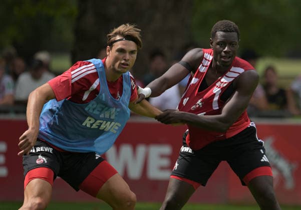 Sport Bilder des Tages 06.08.2026, xophax, Fussball 1.Bundesliga, 1.FC Koeln Training am Geissbockheim des 1.FC Köln. Platz 1.Fans. Joel Schmid , links und Ragnar Ache , rechts ( beide 1.FC Köln ) Köln