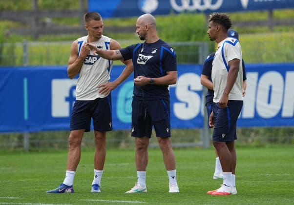 06.08.2026, Stadion Seefeld, Seefeld, Trainingslager TSG Hoffenheim in Seefeld 2026 , Tim Lemperle (Hoffenheim), Trainer Christian Ilzer (Hoffenheim), Bambase Conte (Hoffenheim) (Photo by Hasan Bratic DeFodi Images) -