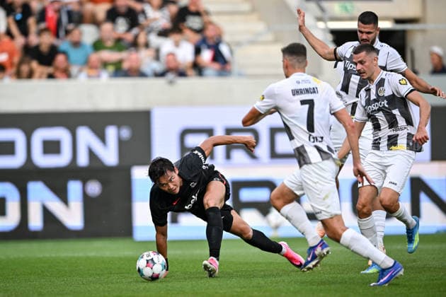 Hradec Kralove v Besiktas - UEFA Europa League HRADEC KRALOVE, CZECH REPUBLIC - AUGUST 6: Hyeongyu Oh of Besiktas (L) in action during the UEFA Europa League third qualifying round match between FC Hracek Kralove and Besiktas JK at FINEP Arena in Hradec Kralove, Czech Republic on August 6, 2026. Lukas Kabon Anadolu Hradec Kralove Czech Republic. Editorial use only. Please get in touch for any other usage.  Copyright: x2026xAnadoluxLukasxKabonx