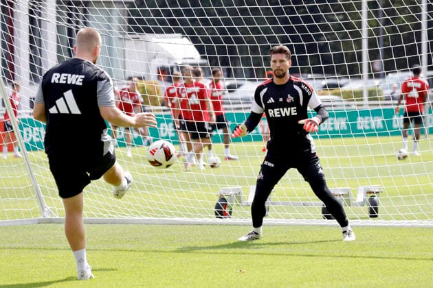 FC-Torwart Ron-Robert Zieler beim öffentlichen Training des 1. FC Köln am Geißbockheim. Köln, 06.08.2026 (DFL DFB REGULATIONS PROHIBIT ANY USE OF PHOTOGRAPHS as IMAGE SEQUENCES and or QUASI-VIDEO) NRW Deutschland Copyright: xChristophxHardtx
