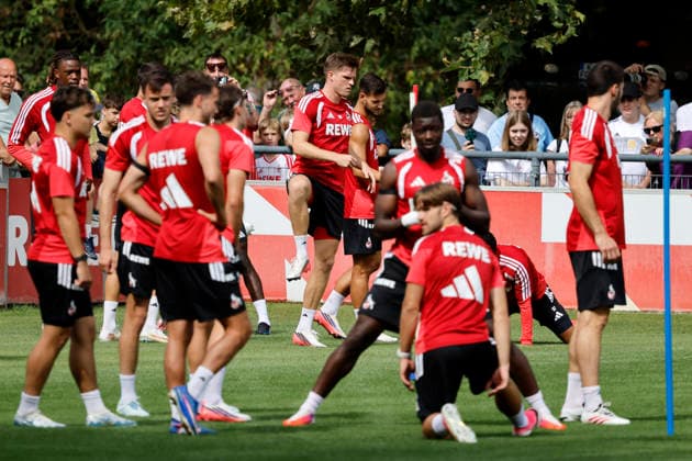 Der Kader der ersten Herrenmannschaft beim öffentlichen Training des 1. FC Köln am Geißbockheim. Köln, 06.08.2026 (DFL DFB REGULATIONS PROHIBIT ANY USE OF PHOTOGRAPHS as IMAGE SEQUENCES and or QUASI-VIDEO) NRW Deutschland Copyright: xChristophxHardtx