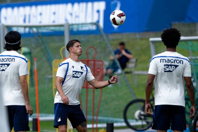 Adam Hlozek, (TSG Hoffenheim, 10) geht gut mit dem Ball um, TSG Hoffenheim, Fussball, Trainingslager, Saison Vorbereitung, Saison 2026 2027, GER, 06.08.2026, Eibner-Pressefoto Andreas Ulmer TSG Hoffenheim, Fussball, Trainingslager, Saison Vorbereitung, Saison 2026 2027, GER, 06.08.2026, Copyright: xEibner-Pressefoto AndreasxUlmerx EP_AUR