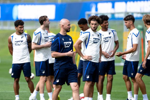 Christian Ilzer, (TSG Hoffenheim, Trainer) mit seinem Team, TSG Hoffenheim, Fussball, Trainingslager, Saison Vorbereitung, Saison 2026 2027, GER, 06.08.2026, Eibner-Pressefoto Andreas Ulmer TSG Hoffenheim, Fussball, Trainingslager, Saison Vorbereitung, Saison 2026 2027, GER, 06.08.2026, Copyright: xEibner-Pressefoto AndreasxUlmerx EP_AUR