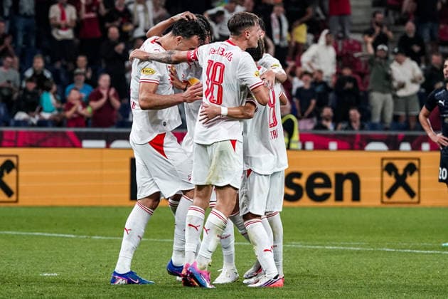 Fussball: Österreich: UEFA Europa League Qualifikation 2026 2027 - 3. Runde, 06.08.2026 - FC Red Bull Salzburg (Österreich) vs. Pafos FC (Zypern) - Red Bull Arena (Wals-Siezenheim, Österreich); Salzburg bejubelt das Tor zum 1-0 durch Haris Tabakovic (FC Salzburg) Copyright: xLUKAxKOLANOVICx