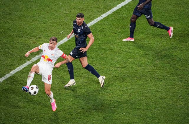 Fussball: Österreich: UEFA Europa League Qualifikation 2026 2027 - 3. Runde, 06.08.2026 - FC Red Bull Salzburg (RB, Österreich) vs. Pafos FC (Zypern) - Red Bull Arena (Wals-Siezenheim, Österreich); Nikolas Veratschnig (FC Red Bull Salzburg) Copyright: xLukasxBierederx