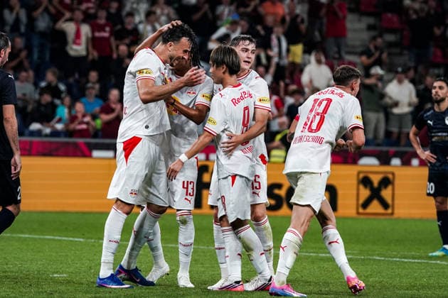 Fussball: Österreich: UEFA Europa League Qualifikation 2026 2027 - 3. Runde, 06.08.2026 - FC Red Bull Salzburg (Österreich) vs. Pafos FC (Zypern) - Red Bull Arena (Wals-Siezenheim, Österreich); Salzburg bejubelt das Tor zum 1-0 durch Haris Tabakovic (FC Salzburg) Copyright: xLUKAxKOLANOVICx