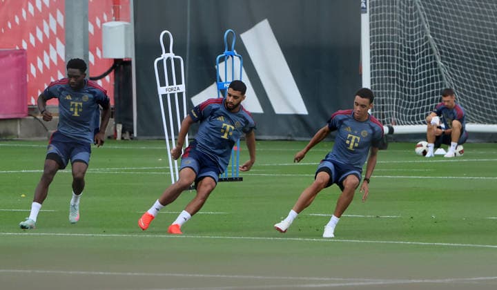 06.08.2026, FC Bayern Muenchen, Training, Saebenerstrasse Muenchen , Fussball, im Bild: Alphons Davies (FC Bayern Muenchen), Ismael Saibari (FC Bayern Muenchen), Jamal Musiala (FC Bayern Muenchen) und Bryan Zaragoza (FC Bayern Muenchen)