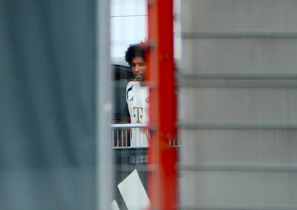06.08.2026, FC Bayern Muenchen, Training, Saebenerstrasse Muenchen , Fussball, im Bild: Dante leitet Heute das 1. Geheim Training der Saison hinten Vorhang
