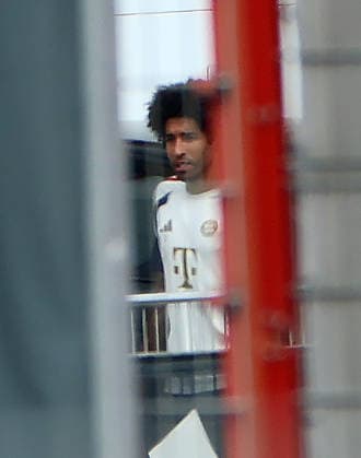 06.08.2026, FC Bayern Muenchen, Training, Saebenerstrasse Muenchen , Fussball, im Bild: Dante leitet Heute das 1. Geheim Training der Saison hinten Vorhang